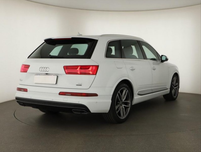 Audi Q7  3.0 TDI S-Line