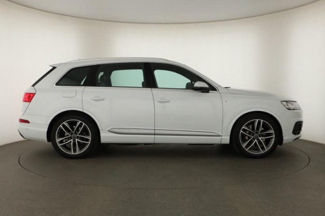 Audi Q7  3.0 TDI S-Line