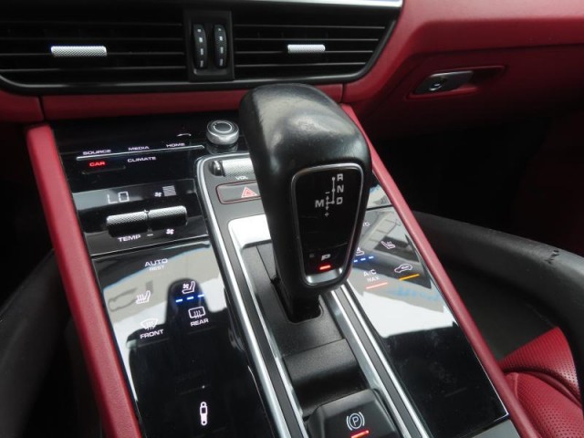 Porsche Cayenne  V6 