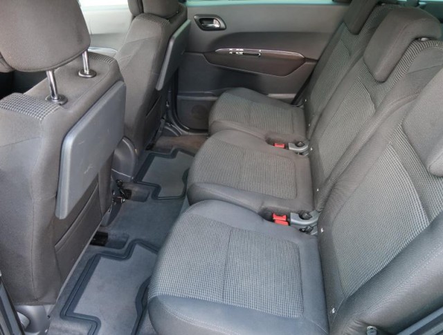 Peugeot 5008  1.6 HDi 