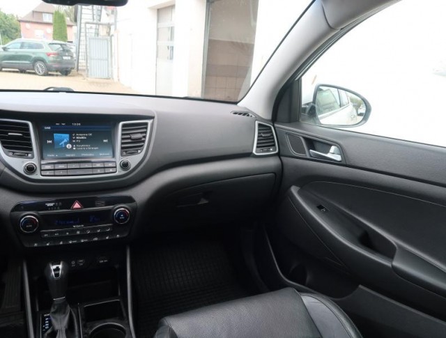 Hyundai Tucson  2.0 CRDi 