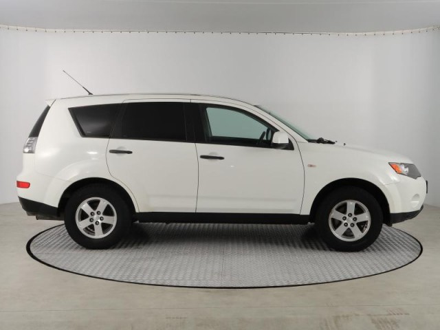 Mitsubishi Outlander  2.4 MIVEC 