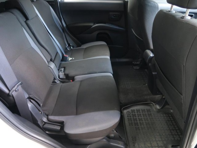Mitsubishi Outlander  2.4 MIVEC 