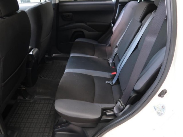 Mitsubishi Outlander  2.4 MIVEC 