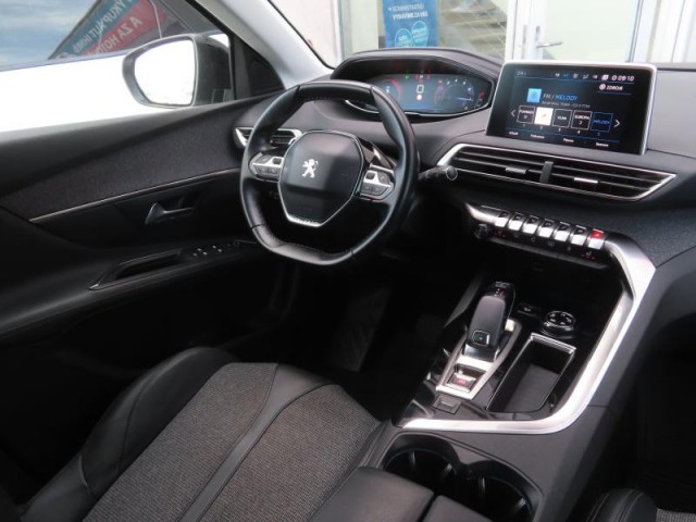 Peugeot 3008  1.2 PureTech Allure
