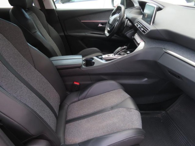 Peugeot 3008  1.2 PureTech Allure