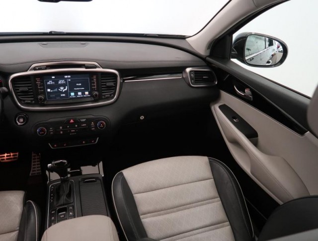 Kia Sorento  2.2 CRDi 