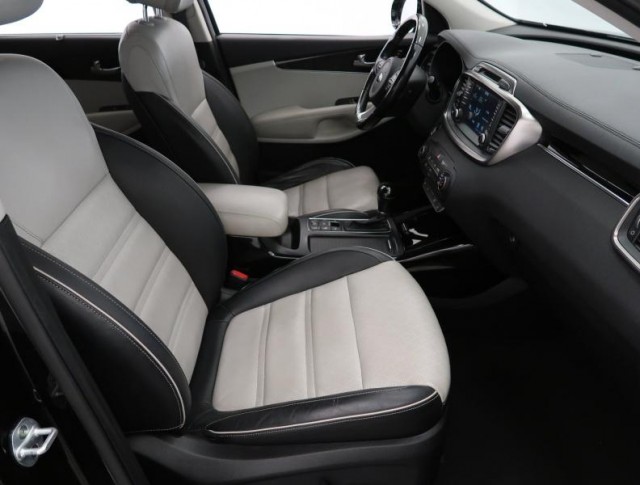Kia Sorento  2.2 CRDi 