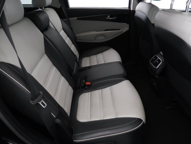 Kia Sorento  2.2 CRDi 