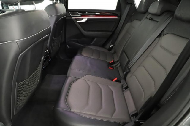 Volkswagen Touareg  3.0 TDI R-Line