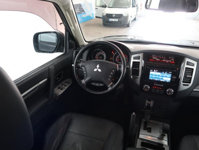 Mitsubishi Pajero  3.2 DI-D 