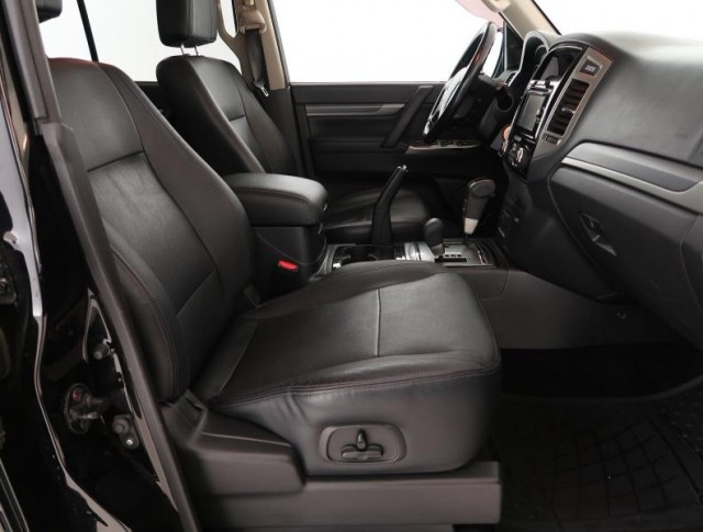 Mitsubishi Pajero  3.2 DI-D 
