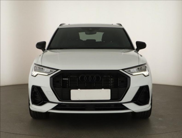 Audi Q3  40 TDI S line