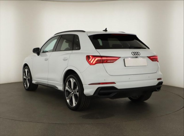 Audi Q3  40 TDI S line