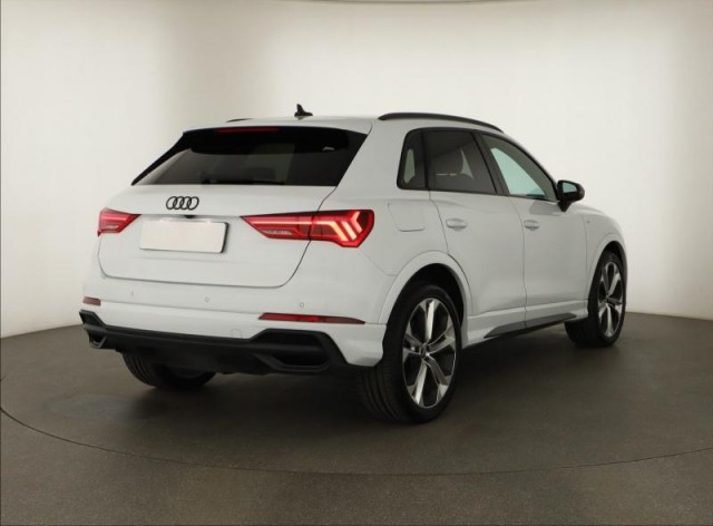 Audi Q3  40 TDI S line