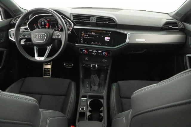 Audi Q3  40 TDI S line