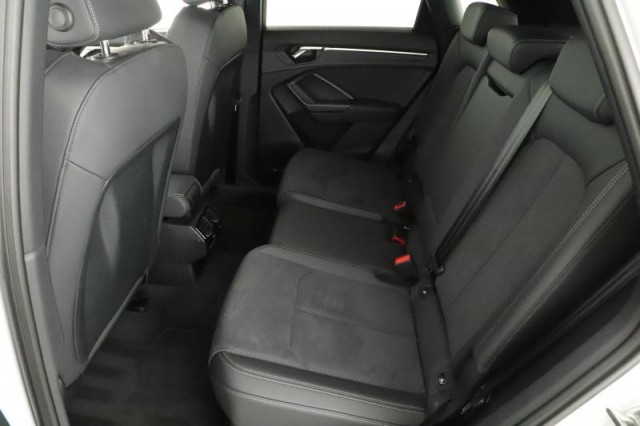 Audi Q3  40 TDI S line