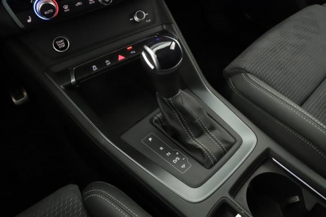 Audi Q3  40 TDI S line