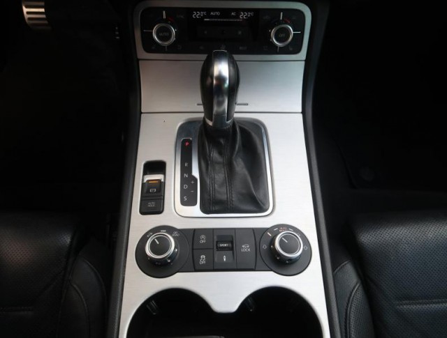 Volkswagen Touareg  3.0 TDI 