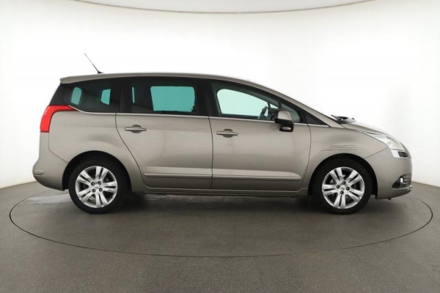 Peugeot 5008  1.6 HDi 