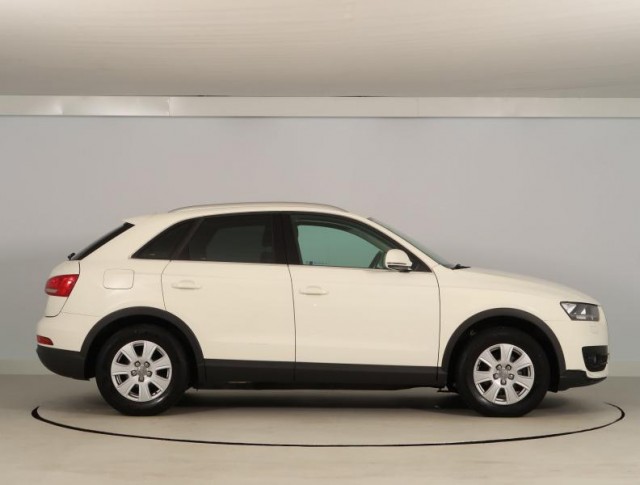 Audi Q3  2.0 TDI basis