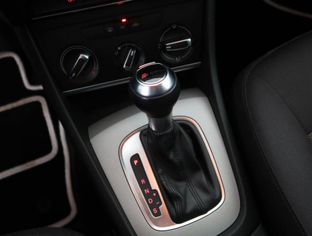 Audi Q3  2.0 TDI basis