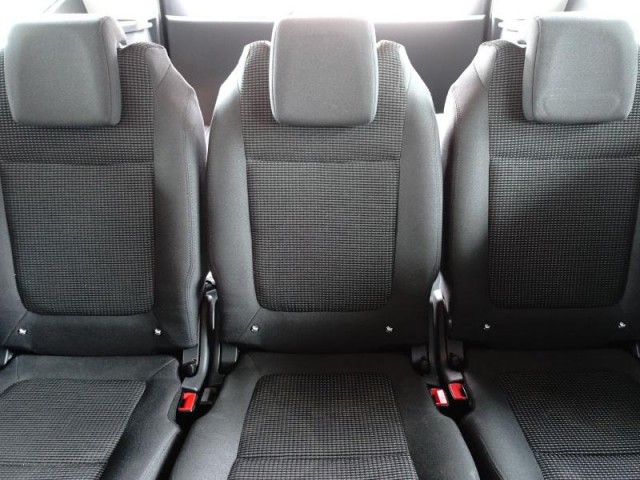 Peugeot 5008  1.6 HDi 