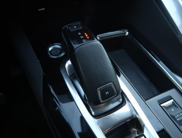 Peugeot 3008  1.5 BlueHDi 