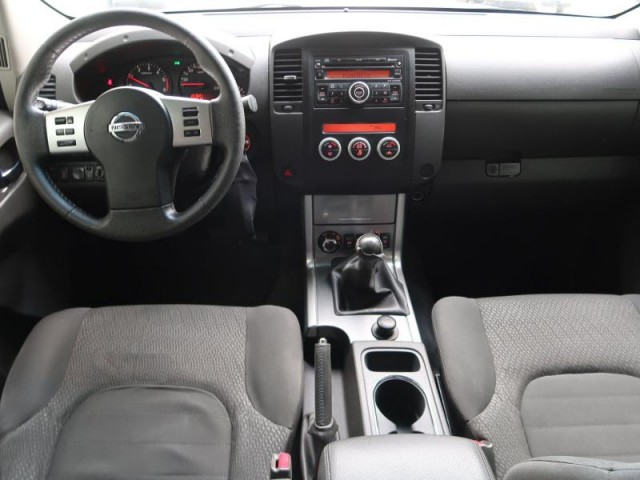Nissan Navara  2.5 D Trek -1°