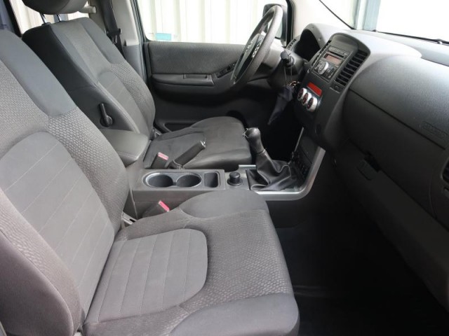 Nissan Navara  2.5 D Trek -1°