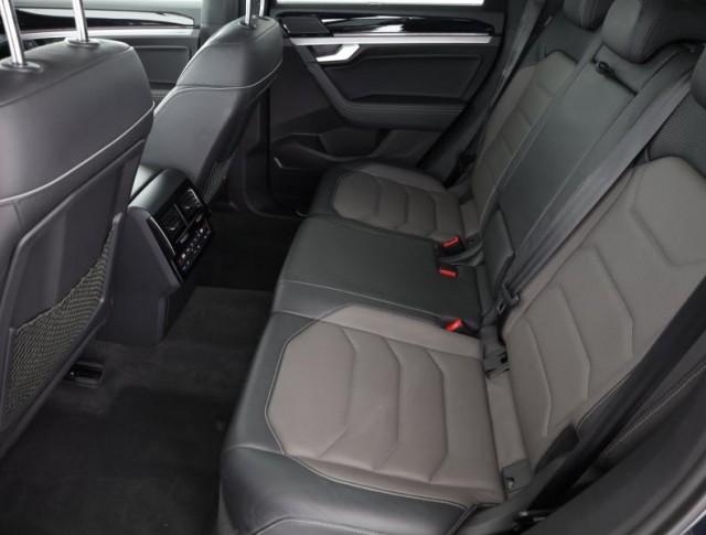 Volkswagen Touareg  3.0 TDI R-Line