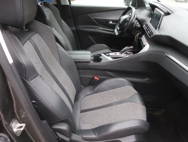 Peugeot 3008  1.2 PureTech Allure