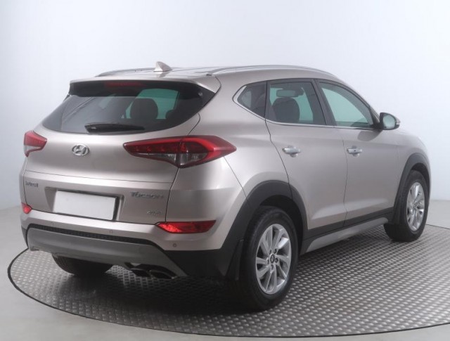 Hyundai Tucson  2.0 CRDi 