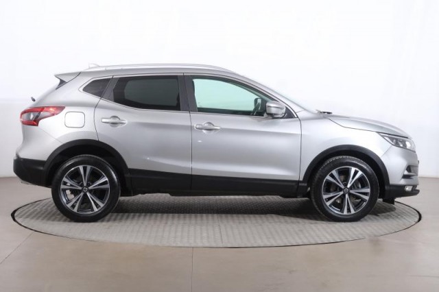 Nissan Qashqai  1.3 DIG-T N-Connecta