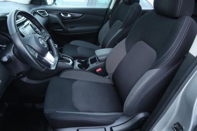Nissan Qashqai  1.3 DIG-T N-Connecta