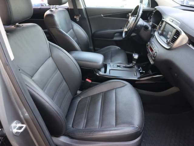 Kia Sorento  2.2 CRDi 