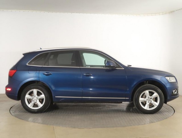 Audi Q5  2.0 TDI S line