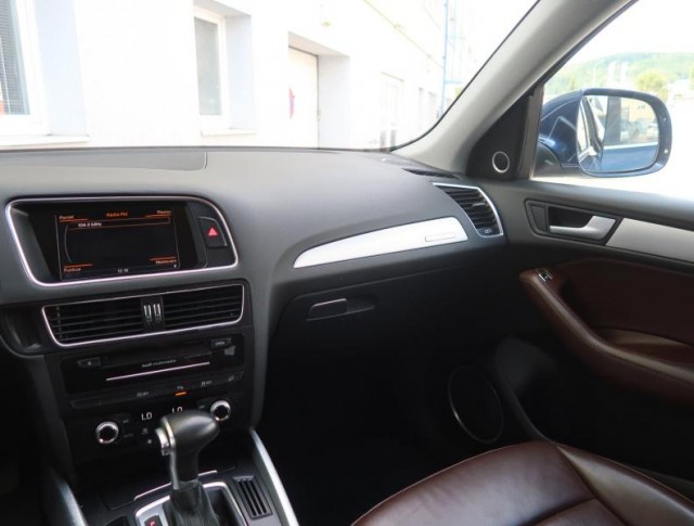 Audi Q5  2.0 TDI S line