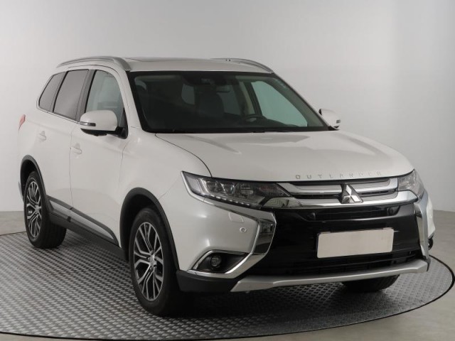 Mitsubishi Outlander  2.2 DI-D Instyle