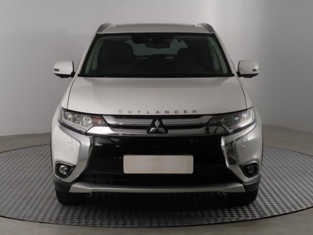 Mitsubishi Outlander  2.2 DI-D Instyle