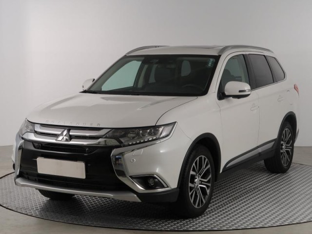 Mitsubishi Outlander  2.2 DI-D Instyle