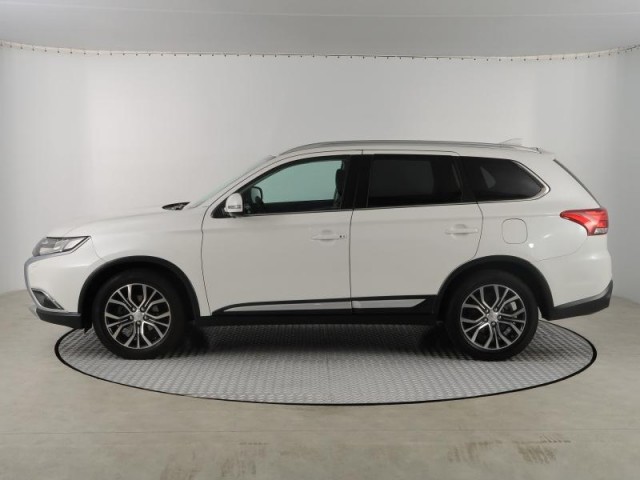 Mitsubishi Outlander  2.2 DI-D Instyle