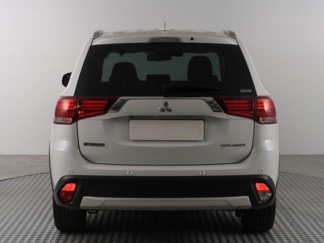 Mitsubishi Outlander  2.2 DI-D Instyle