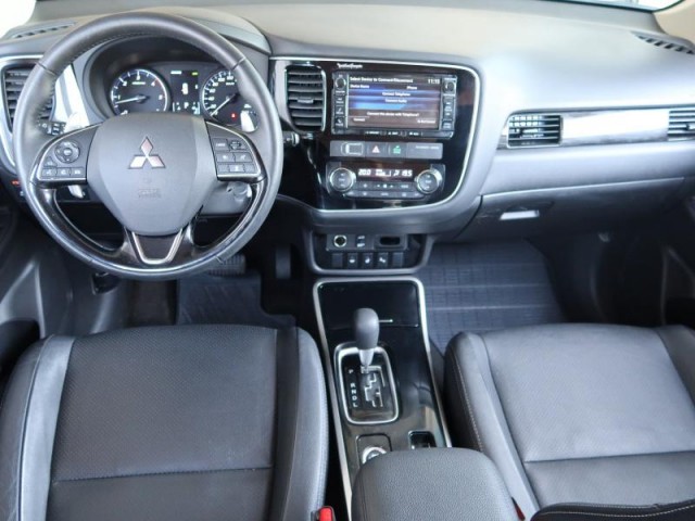 Mitsubishi Outlander  2.2 DI-D Instyle