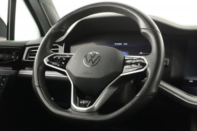 Volkswagen Touareg  3.0 TDI R-Line