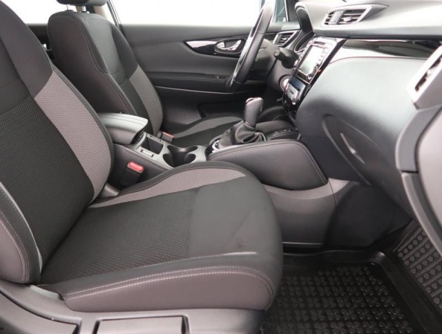 Nissan Qashqai  1.3 DIG-T Tekna