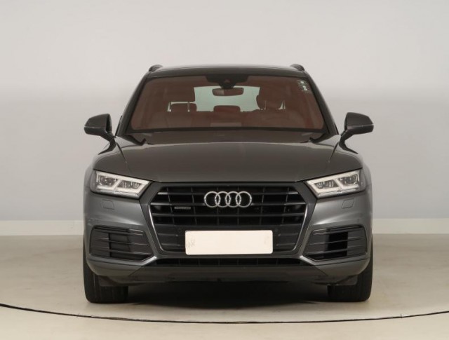 Audi Q5  3.0 TDI S line