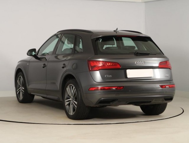 Audi Q5  3.0 TDI S line
