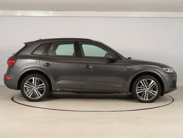 Audi Q5  3.0 TDI S line