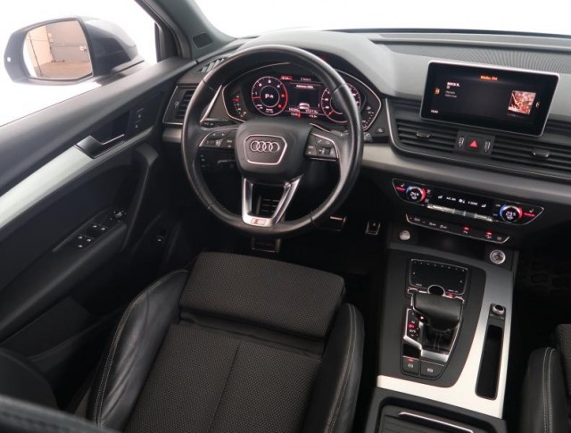 Audi Q5  3.0 TDI S line